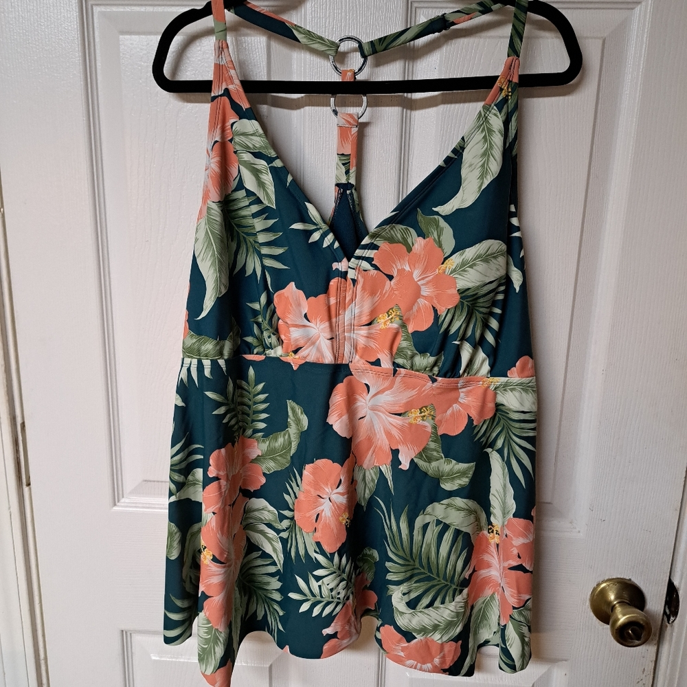 Womens Kona Sol swim top sixe 26
